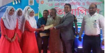 রূপগঞ্জে জুলাই গণঅভ্যুত্থানে বর্ষপূর্তি উপলক্ষে গ্রাফিতি ও চিত্রাঙ্কন প্রতিযোগিতা