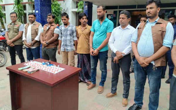 জামালপুরে চার হাজার পিচ ইয়াবাসহ ৩ মাদক ব্যবসায়ী আটক