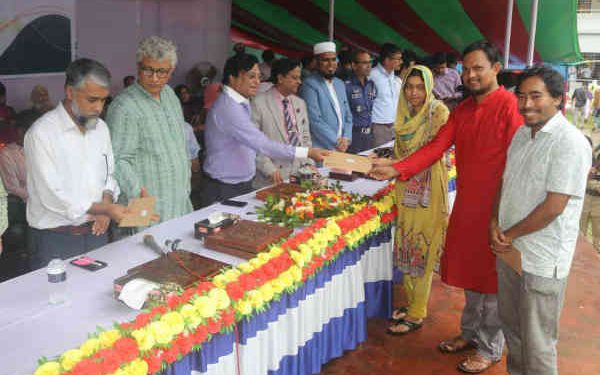 মেধাবী ও অসচ্ছল শিক্ষার্থীদের বৃত্তি দিলো গোবিপ্রবি প্রশাসন