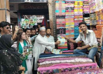 সোনারগাঁয়ে ছাত্রদলের উদ্যোগে ৩১ দফা বাস্তবায়নে গণসংযোগ ও লিফলেট বিতরণ
