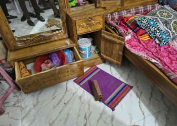 সোনারগাঁয়ে স্বাস্থ্য কর্মীর বাড়ি থেকে নগদ টাকাসহ স্বর্ণালংকার লুট