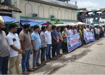 সাংবাদিক তুহিন হত্যার প্রতিবাদে সোনারগাঁয়ে মানববন্ধন ও বিক্ষোভ