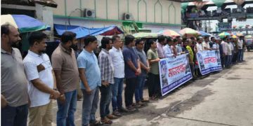 সাংবাদিক তুহিন হত্যার প্রতিবাদে সোনারগাঁয়ে মানববন্ধন ও বিক্ষোভ
