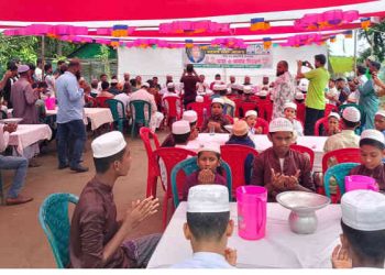 সোনারগাঁয়ে যুবদলের দোয়া ও মাদ্রাসা শিক্ষার্থীদের মাঝে খাবার বিতরণ