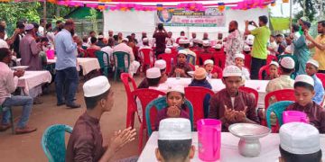 সোনারগাঁয়ে যুবদলের দোয়া ও মাদ্রাসা শিক্ষার্থীদের মাঝে খাবার বিতরণ