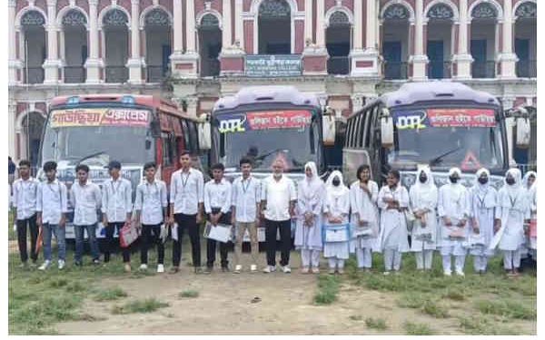 ‎রূপগঞ্জে জিয়া মেমোরেবল ফাউন্ডেশনের ফ্রি বাস সার্ভিস পেয়ে খুশি পরিক্ষার্থীরা