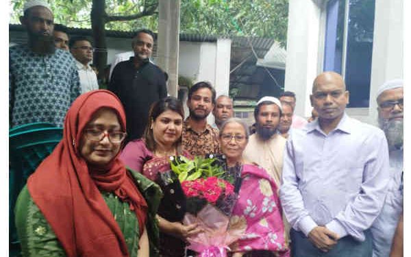 নারায়ণগঞ্জে জামদানি পল্লী পরিদর্শনে উপদেষ্টা ফরিদা আখতার