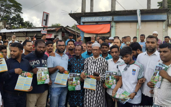 সোনারগাঁয়ের সনমান্দী ইউনিয়নে বিএনপির গণসংযোগ ও লিফলেট বিতরণ