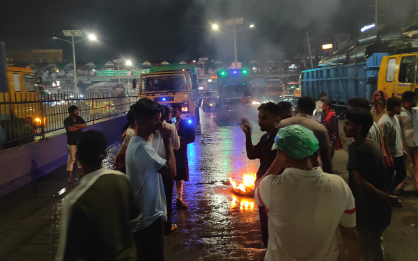 ভিপি নূরের ওপর হামলার প্রতিবাদে মহাসড়ক অবরোধ