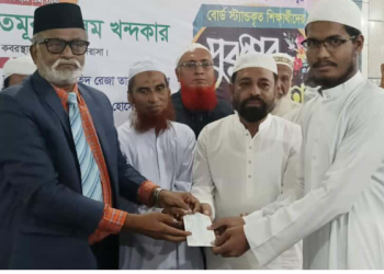 রূপগঞ্জে  কোরআন প্রতিযোগিতা ও শতাধিক শিক্ষার্থীর মাঝে পুরস্কার বিতরণ