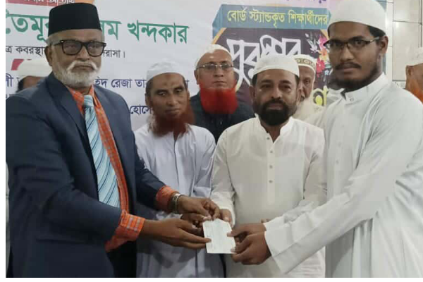 রূপগঞ্জে কোরআন প্রতিযোগিতা ও শতাধিক শিক্ষার্থীর মাঝে পুরস্কার বিতরণ