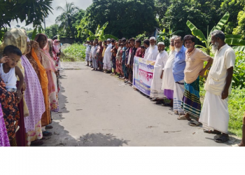 সোনারগাঁয়ে জলাবদ্ধতা নিরসনে পাঁচ গ্রামবাসীর মানববন্ধন