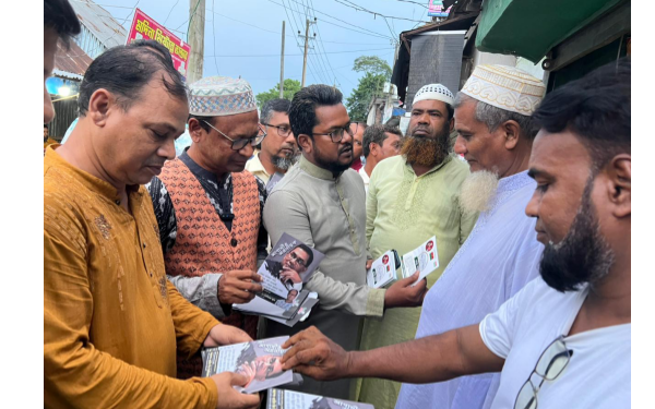 সোনারগাঁয়ে আগামীর অগ্রনায়ক শীর্ষক বুকলেট বিতরণ এবং গণসংযোগ