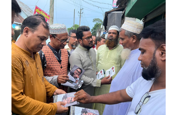 সোনারগাঁয়ে আগামীর অগ্রনায়ক শীর্ষক বুকলেট বিতরণ এবং গণসংযোগ