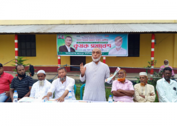 কৃষক খাদ্য উৎপাদন করে দেশকে বাঁচিয়ে রেখেছেন
