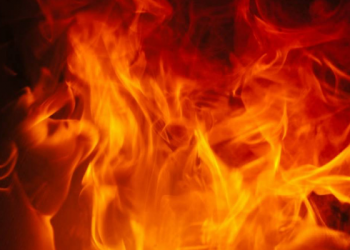 সোনারগাঁয়ে ব্যবসায়ীর তিন বসতঘরে আগুন  ৭ লাখ টাকার মালামাল পুড়ে ছাই