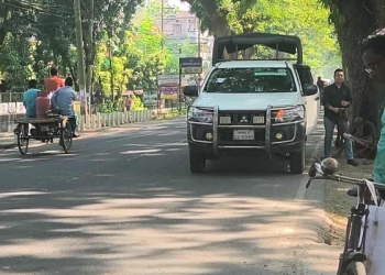 যশোরে এসিল্যান্ডের গাড়ি ব্যবহার করছে তার স্বামী