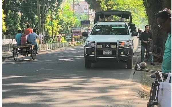 যশোরে এসিল্যান্ডের গাড়ি ব্যবহার করছে তার স্বামী