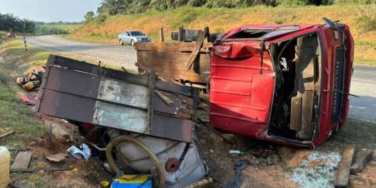 মালয়েশিয়ায় লরি উল্টে ২ বাংলাদেশি নিহত, আহত ১