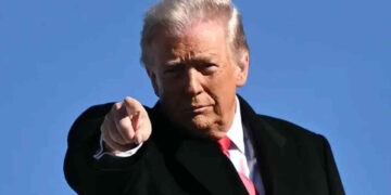 যুক্তরাজ্য-জার্মানি-ফ্রান্সসহ ৮ দেশের ওপর ট্রাম্পের শুল্ক আরোপ