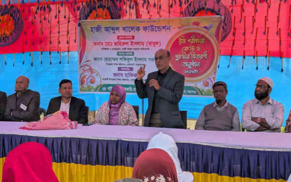 সোনারগাঁয়ে হাজী আবদুল খালেক ফাউন্ডেশনের শিক্ষা বৃত্তি প্রদান অনুষ্ঠান