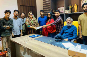 ‎‎নতুন তিন রুটে বাস চালুর দাবিতে কুবি শিক্ষার্থীদের স্মারকলিপি  ‎