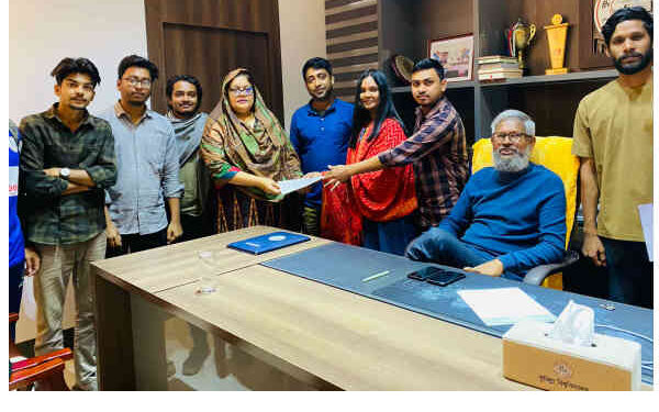 নতুন তিন রুটে বাস চালুর দাবিতে কুবি শিক্ষার্থীদের স্মারকলিপি 