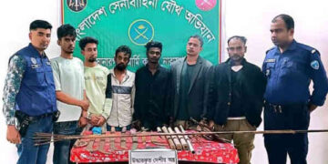 সোনারগাঁয়ে যৌথ বাহিনীর অভিযানে অস্ত্র-মাদক উদ্ধার, গ্রেপ্তার ৭