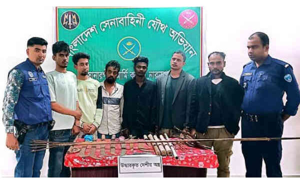 সোনারগাঁয়ে যৌথ বাহিনীর অভিযানে অস্ত্র-মাদক উদ্ধার, গ্রেপ্তার ৭