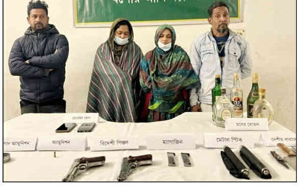 যশোরে যৌথ বাহিনীর অভিযানে অস্ত্র ও মদ উদ্ধার: দুই ভাইসহ আটক ৪