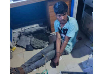 রূপগঞ্জে বিএনপি নেতার নির্দেশে চাঁদা না দেওয়ায় শিল্প কারখানায় সন্ত্রাসী হামলা, ভাঙচুর