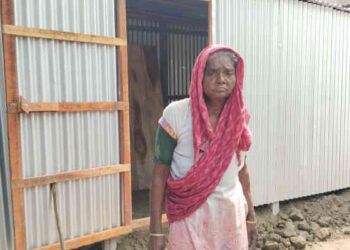 অসহায় ৬৫ বছর বয়সের বৃদ্ধা সুফিয়া বেগম ঈদ উপহার পেলেন নতুন ঘর 