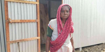 অসহায় ৬৫ বছর বয়সের বৃদ্ধা সুফিয়া বেগম ঈদ উপহার পেলেন নতুন ঘর 