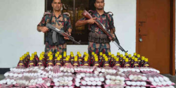 বেনাপোল সীমান্তে বিজিবির সাঁড়াশি অভিযানে ১০ লাখ টাকার চোরাচালানী পণ্য জব্দ