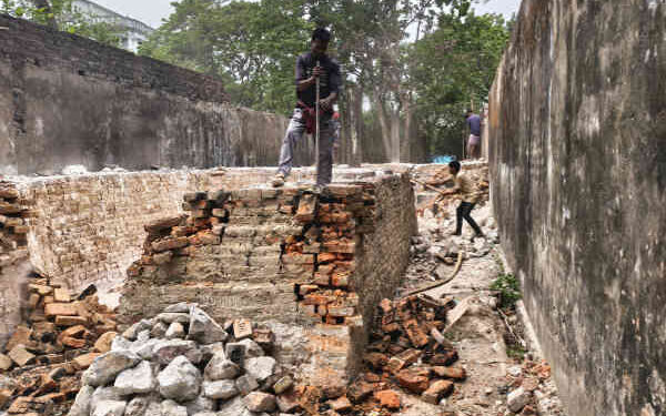 সোনারগাঁয়ে অবৈধ ৫টি চুনা কারখানা গুড়িয়ে দিয়েছে প্রশাসন