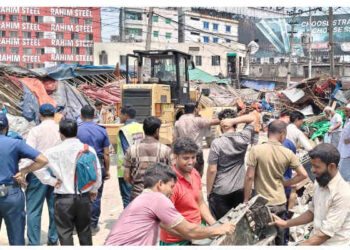 কাঁচপুরে মহাসড়কের পাশে গড়ে ওঠা সহস্রাধিক অবৈধ দোকানপাট উচ্ছেদ