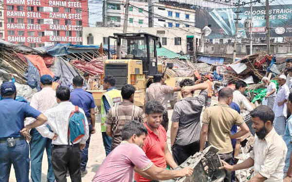 কাঁচপুরে মহাসড়কের পাশে গড়ে ওঠা সহস্রাধিক অবৈধ দোকানপাট উচ্ছেদ