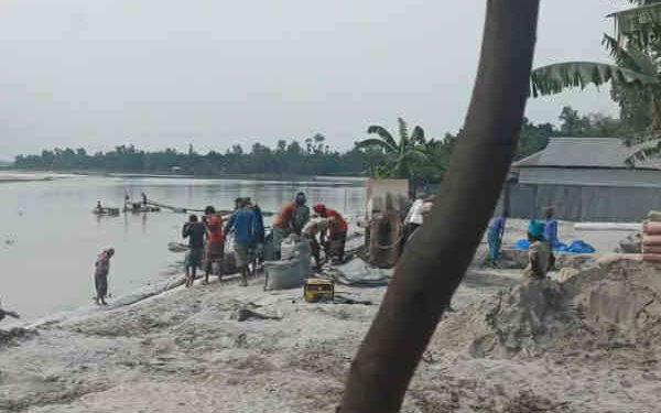 রাজারহাটে সাংবাদিককে হুমকির অভিযোগ পানিউন্নয়ন বোর্ডের ওয়ার্ক অ্যাসিস্ট্যান্টের বিরুদ্ধে