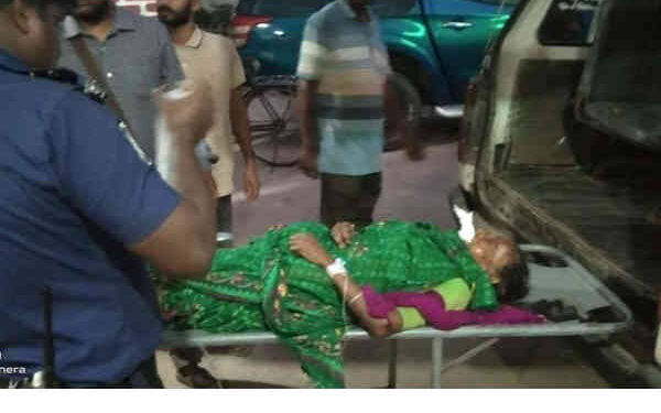 হাতীবান্ধায় পুলিশের মোটরসাইকেলের ধাক্কায় বৃদ্ধা নিহত