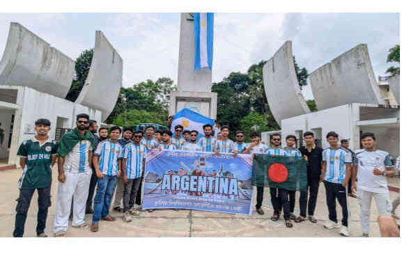 বিশ্বকাপ উন্মাদনায় কুবিতে আর্জেন্টিনা সমর্থকদের আনন্দ মিছিল
