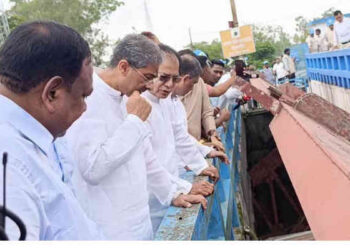 তিস্তা ব্যারেজ পরিদর্শনে তিন মন্ত্রী