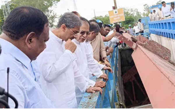 তিস্তা ব্যারেজ পরিদর্শনে তিন মন্ত্রী