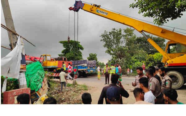 সোনারগাঁয়ে নিয়ন্ত্রণ হারানো ট্রাকের ধাক্কায় পথচারী নিহত, আহত ৪