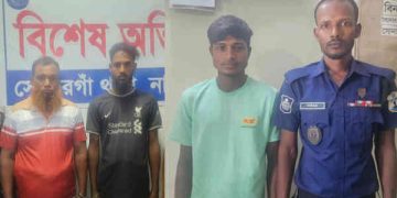 সোনারগাঁয়ে মেঘনা নদীতে অবৈধ বালু উত্তোলনের দায়ে তিনজন গ্রেপ্তার, ড্রেজার পাইপসহ মালপত্র জব্দ